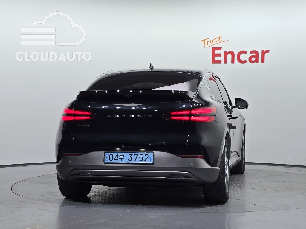 2022 Genesis GV60 Standard - Image 4
