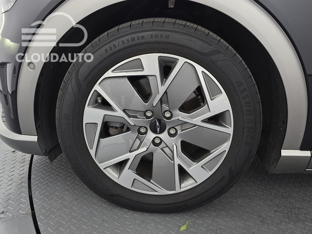 2022 Genesis GV60 Standard - Image 5