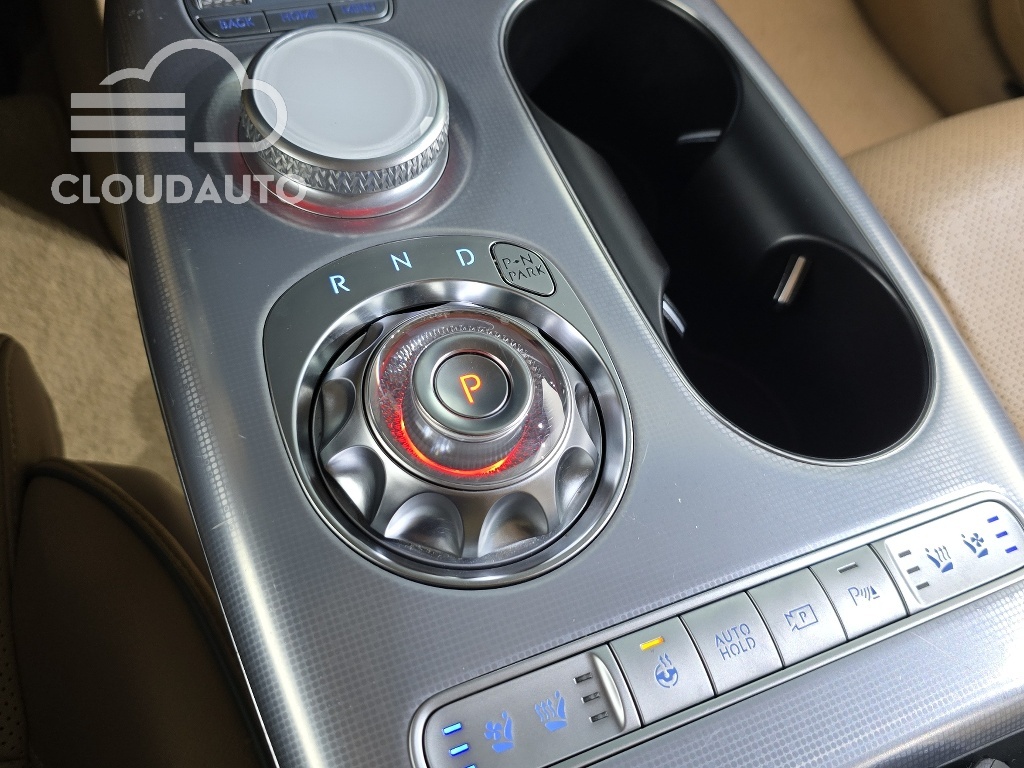 2022 Genesis GV60 Standard - Image 9