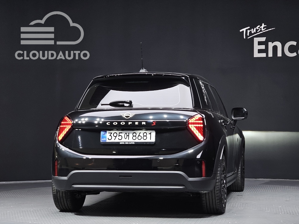 2025 MINI Cooper S 5Door - Image 4