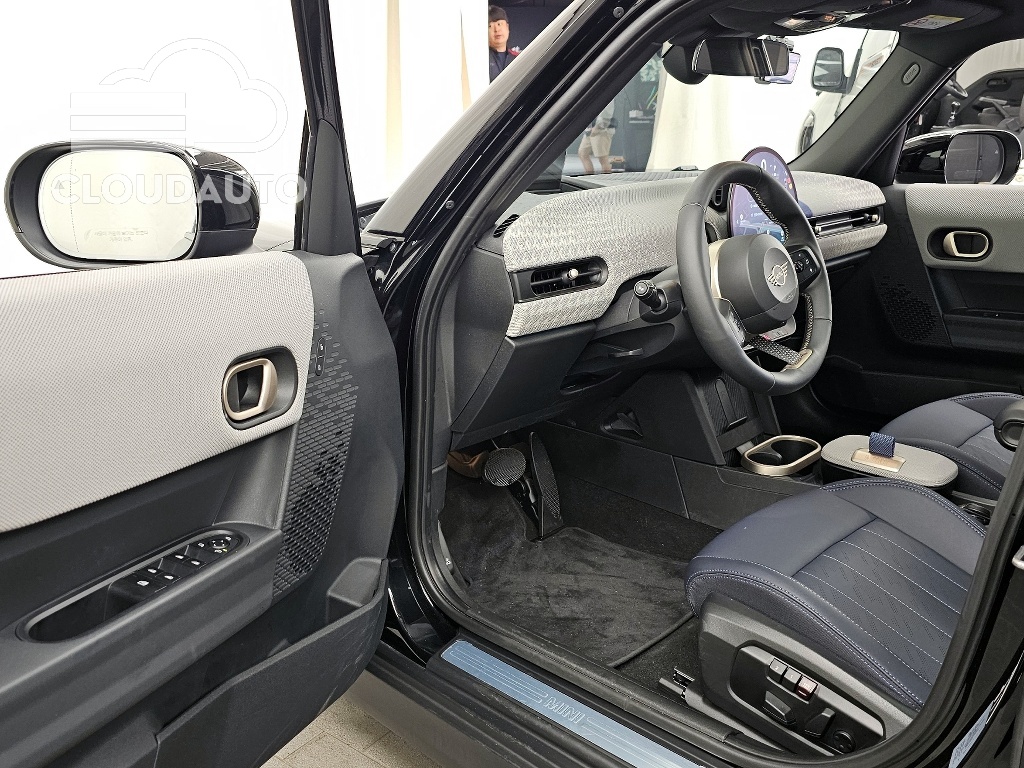 2025 MINI Cooper S 5Door - Image 10