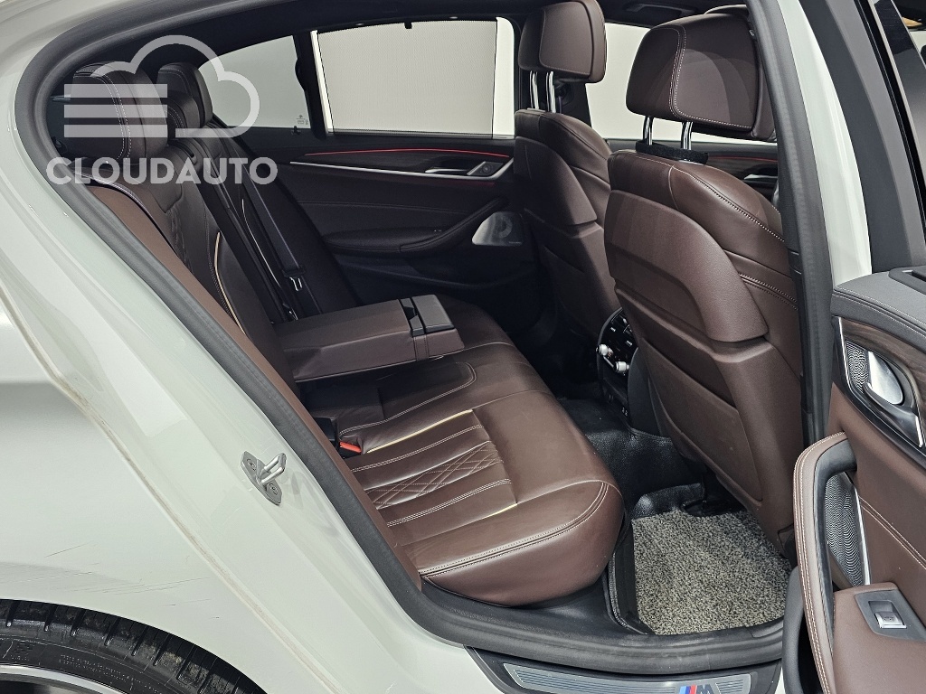 2021 BMW 5 Series M550i xDrive - Image 6
