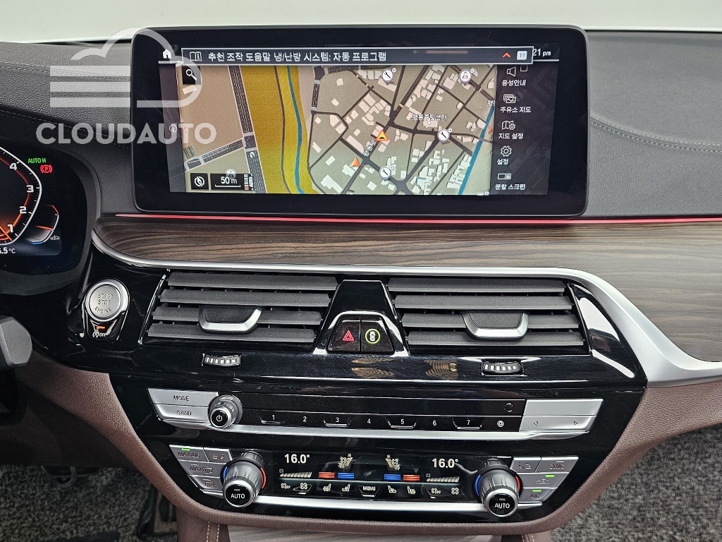 2021 BMW 5 Series M550i xDrive - Image 8