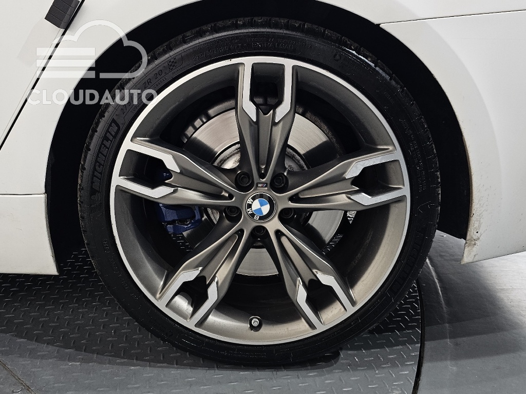 2021 BMW 5 Series M550i xDrive - Image 16