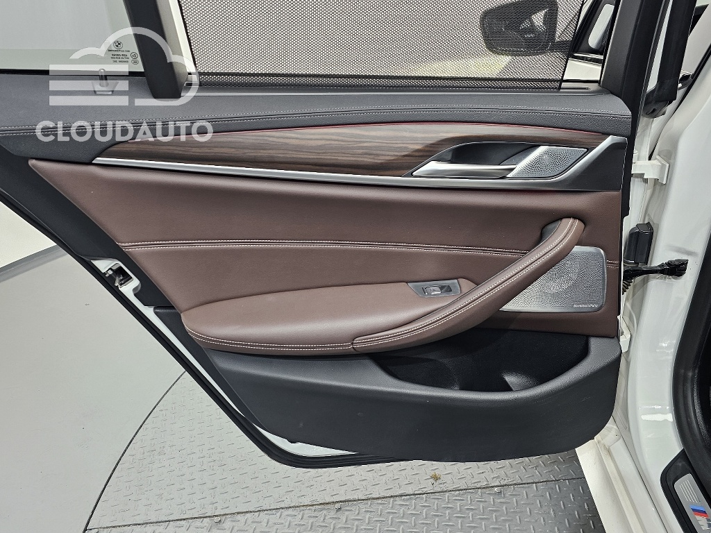 2021 BMW 5 Series M550i xDrive - Image 20