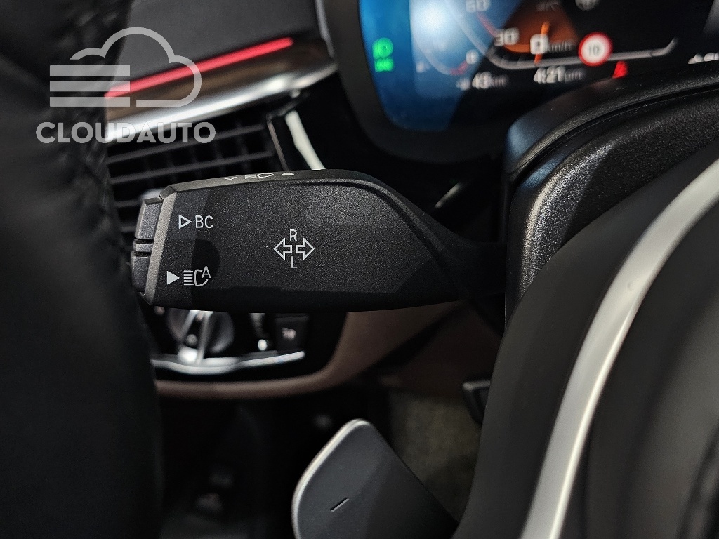 2021 BMW 5 Series M550i xDrive - Image 24