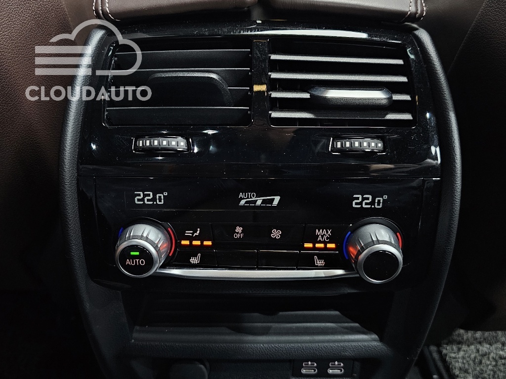 2021 BMW 5 Series M550i xDrive - Image 28