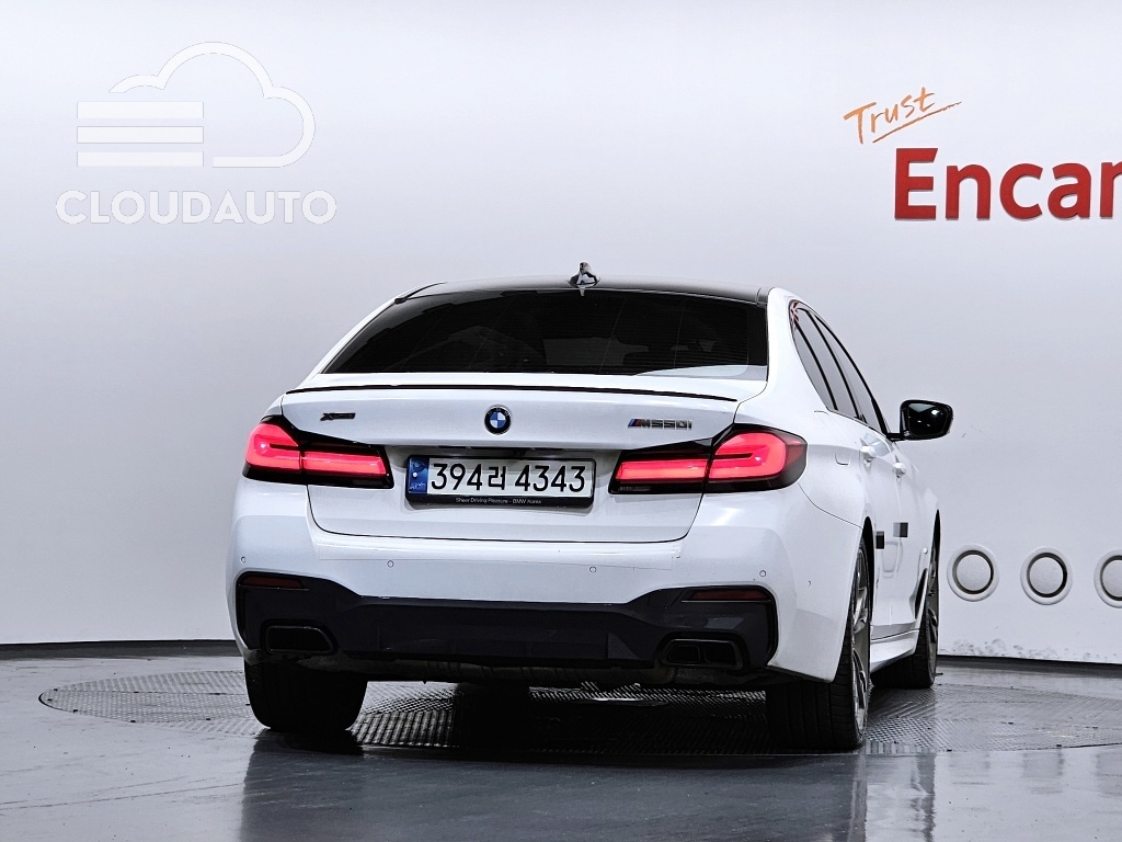 2021 BMW 5 Series M550i xDrive - Image 4