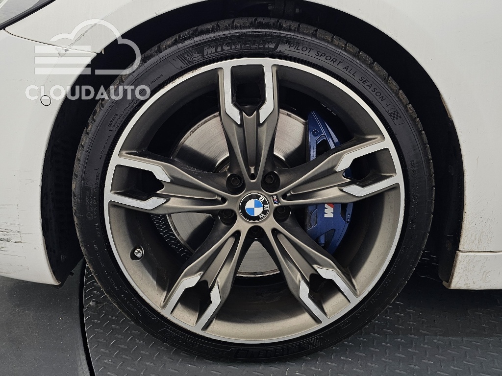 2021 BMW 5 Series M550i xDrive - Image 5