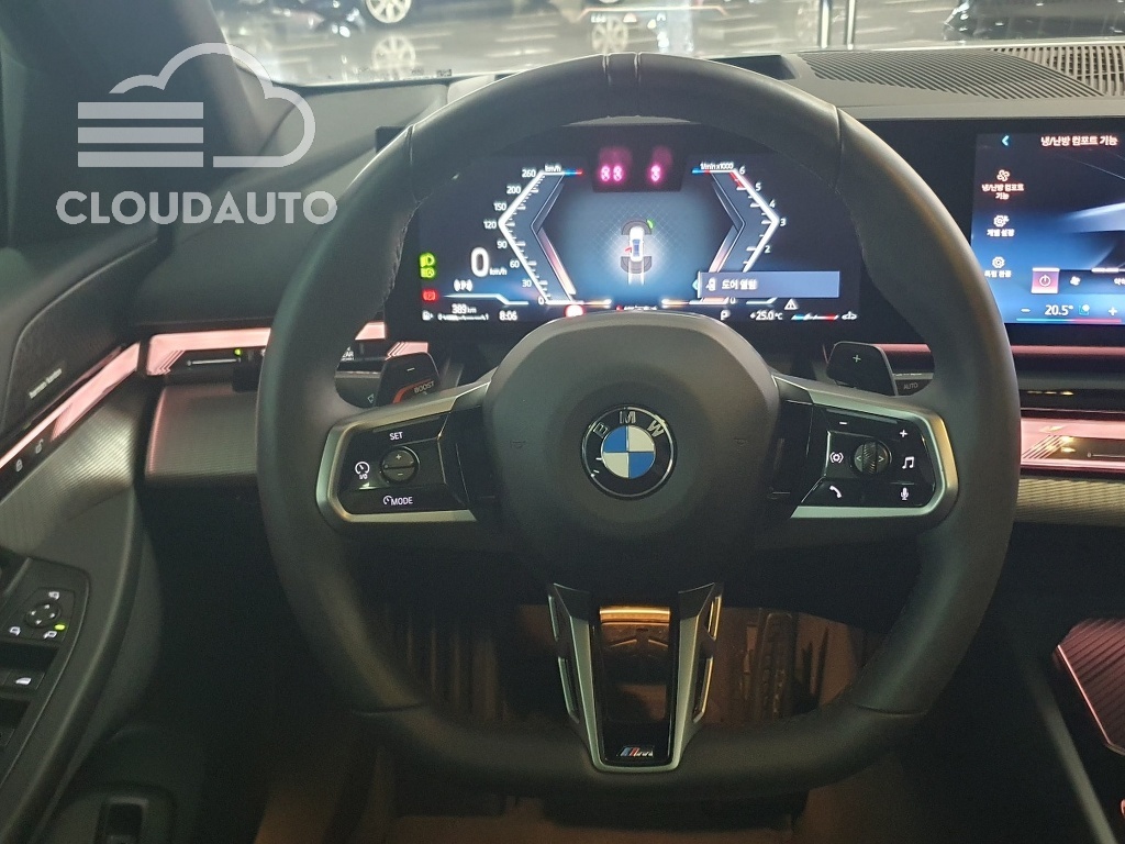2025 BMW 5 Series 523d M Sports - Image 13