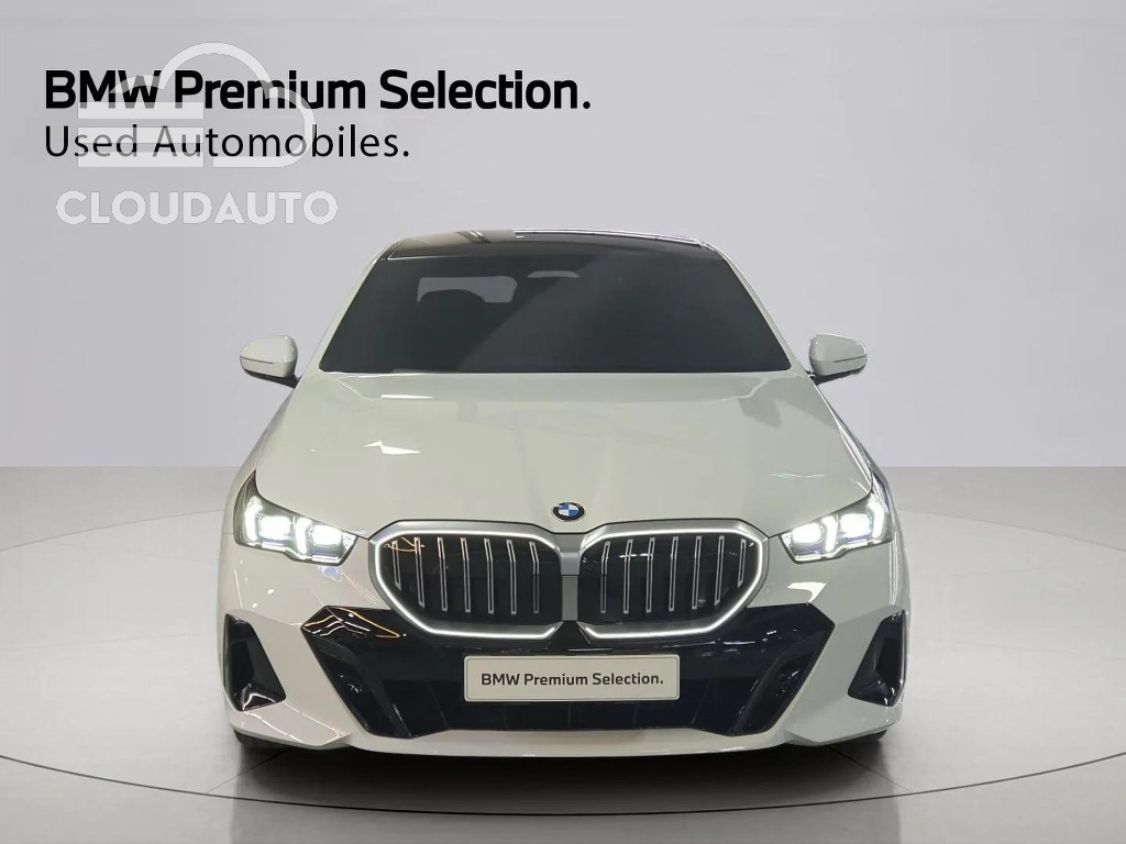 2025 BMW 5 Series 523d M Sports - Image 3