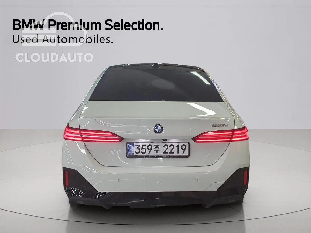 2025 BMW 5 Series 523d M Sports - Image 4