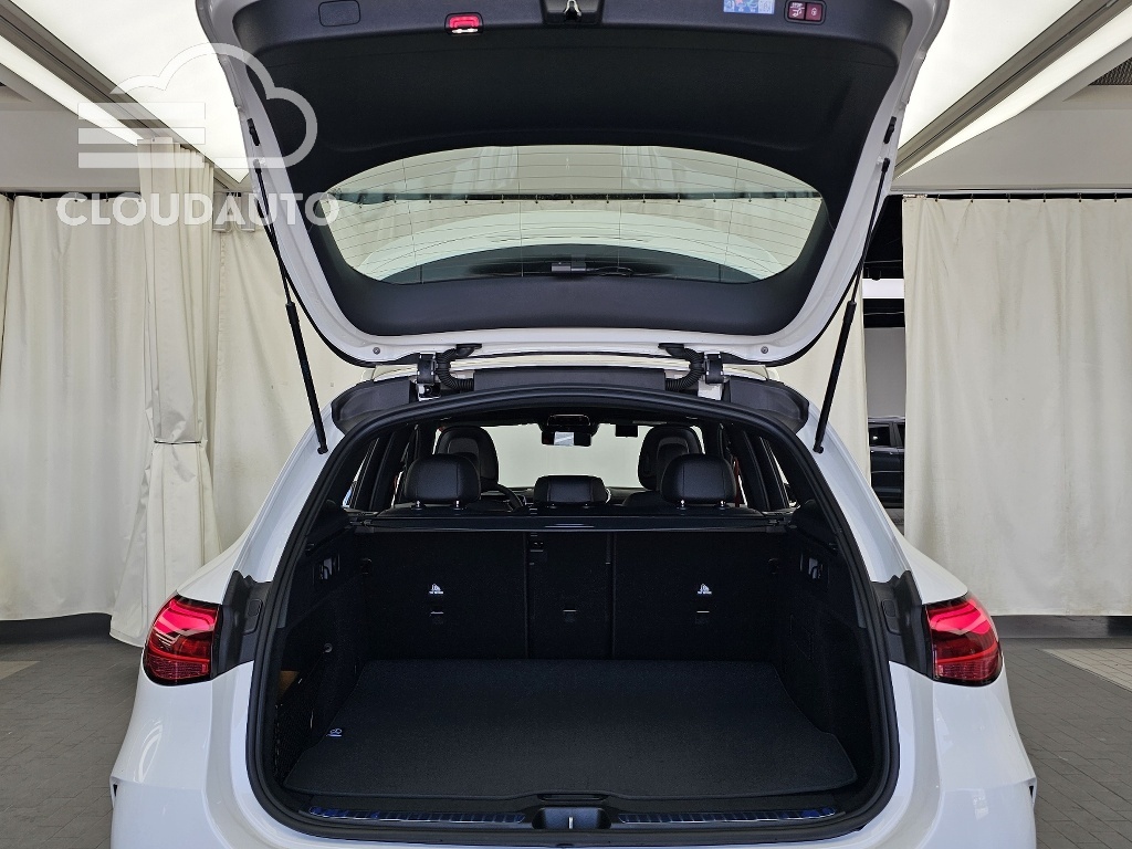 2026 Mercedes-Benz GLC AMG GLC43 4MATIC - Image 16