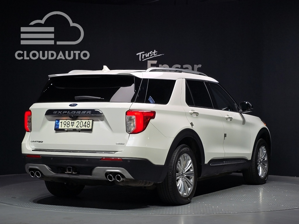 2021 Ford Explorer 3.0 PHEV - Image 2