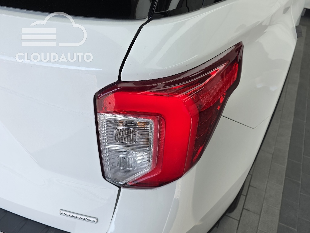 2021 Ford Explorer 3.0 PHEV - Image 23