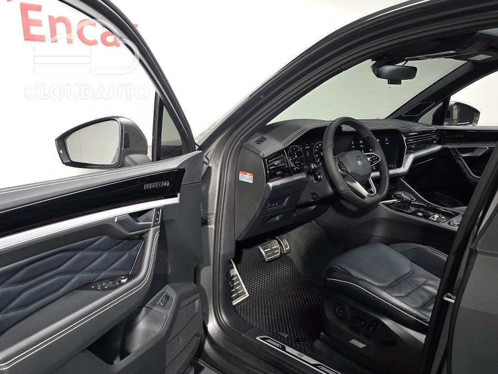 2024 Volkswagen Touareg 3.0 TDI R-Line - Image 13