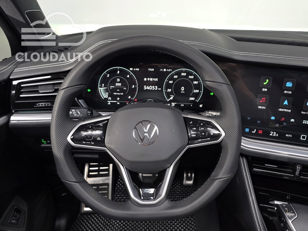 2024 Volkswagen Touareg 3.0 TDI R-Line - Image 14