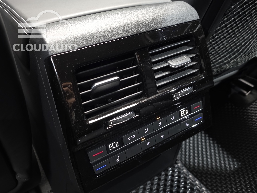 2024 Volkswagen Touareg 3.0 TDI R-Line - Image 20