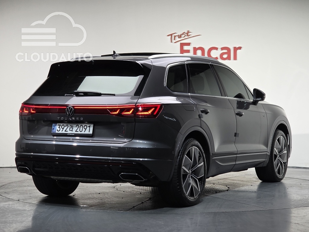 2024 Volkswagen Touareg 3.0 TDI R-Line - Image 2