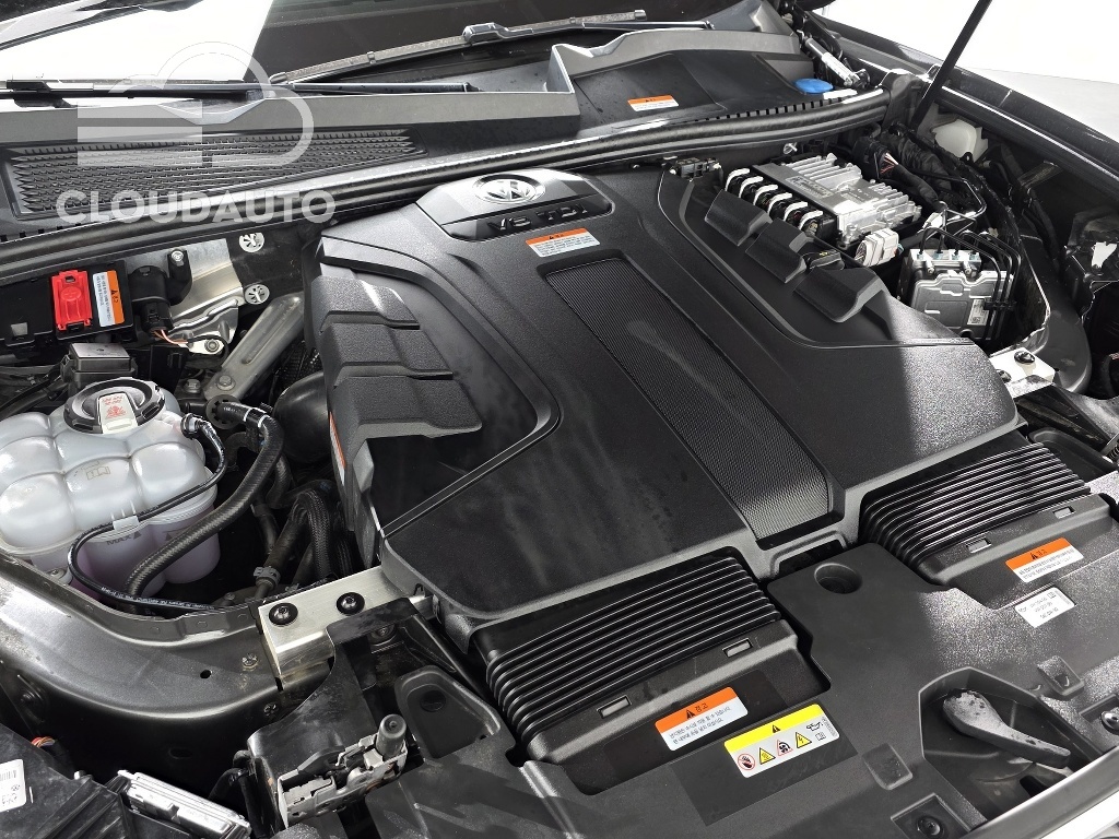2024 Volkswagen Touareg 3.0 TDI R-Line - Image 6