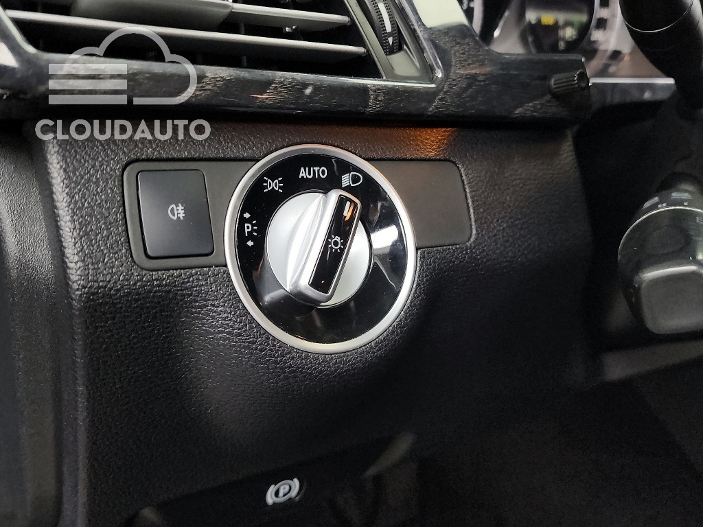 2013 Mercedes-Benz E-Class E220 CDI - Image 26
