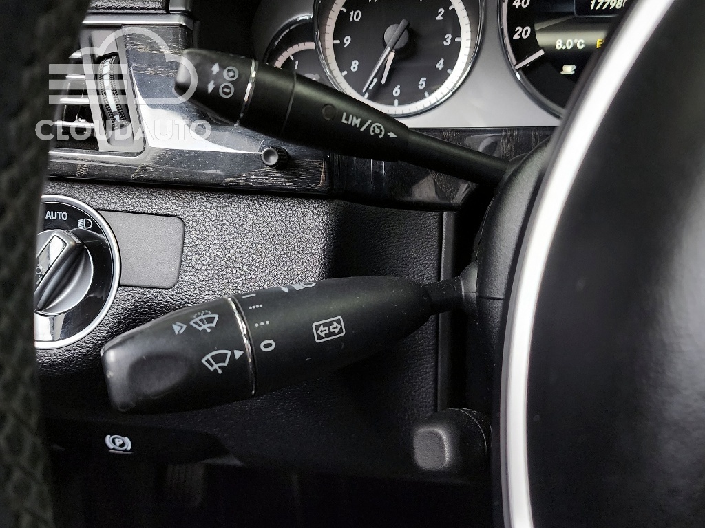 2013 Mercedes-Benz E-Class E220 CDI - Image 30