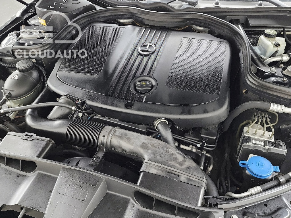 2013 Mercedes-Benz E-Class E220 CDI - Image 10