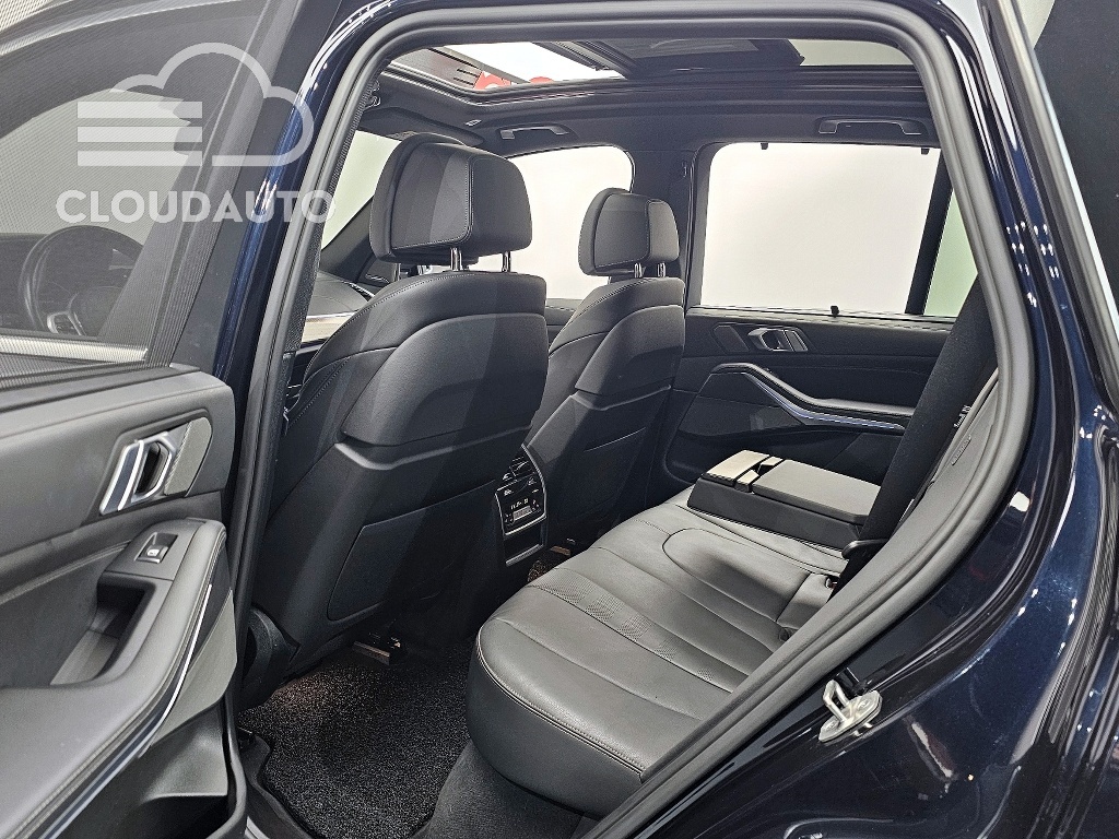 2021 BMW X5 xDrive 40i M Sports - Image 11