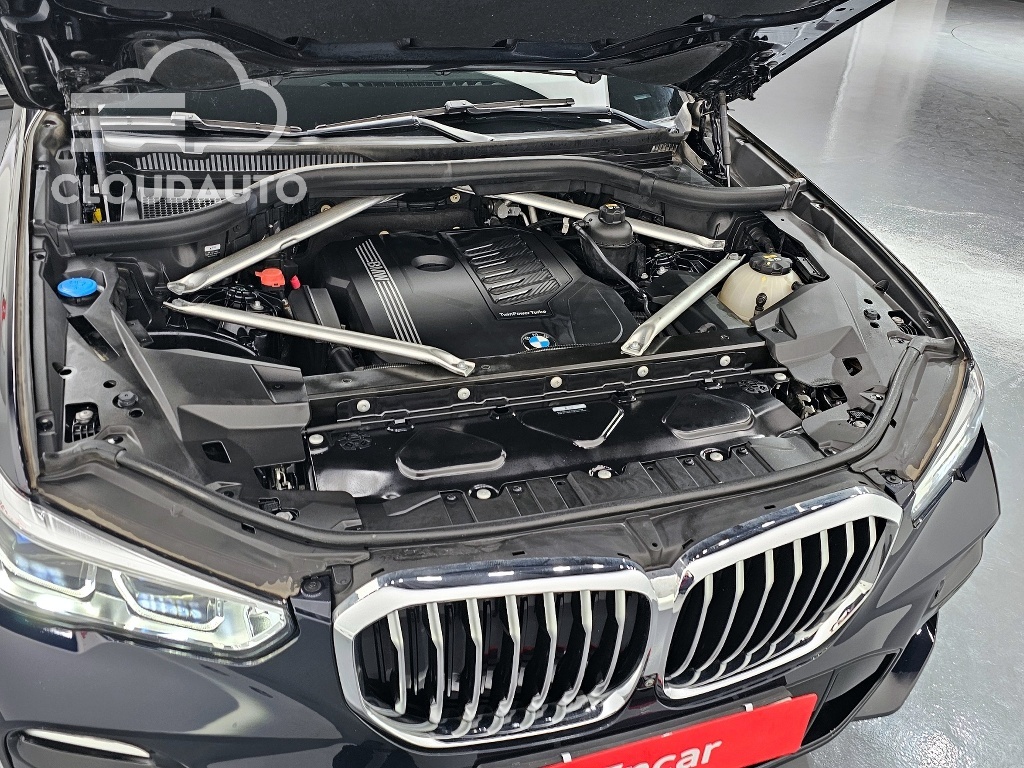 2021 BMW X5 xDrive 40i M Sports - Image 6