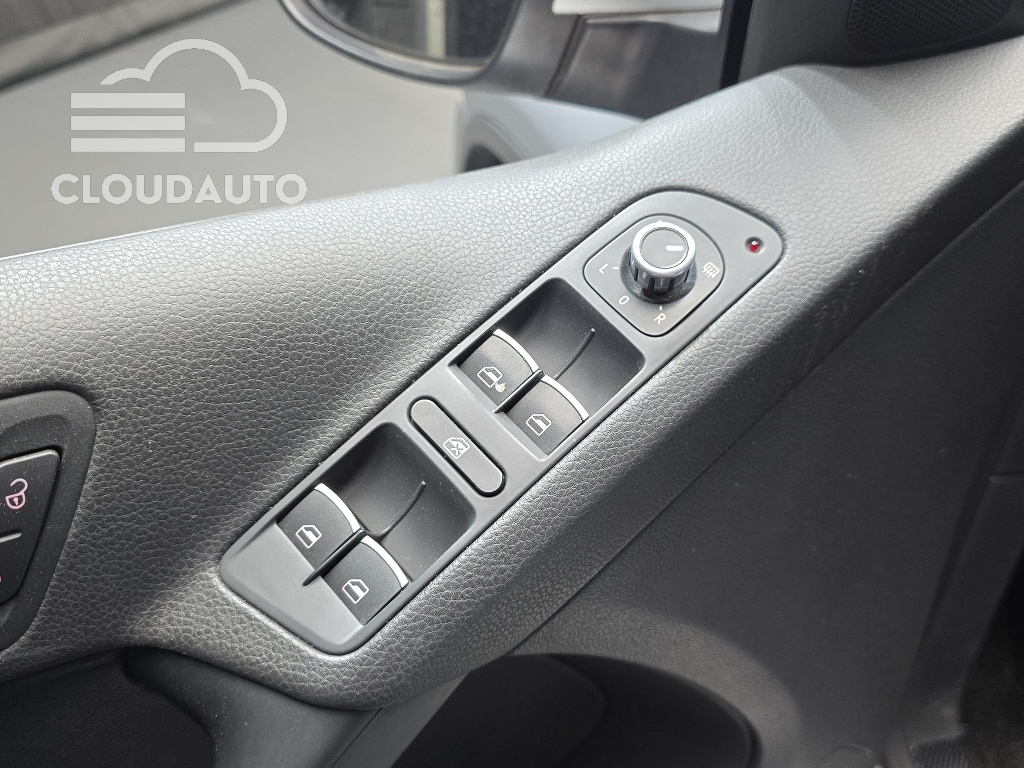 2015 Volkswagen Tiguan 2.0 TDI - Image 14