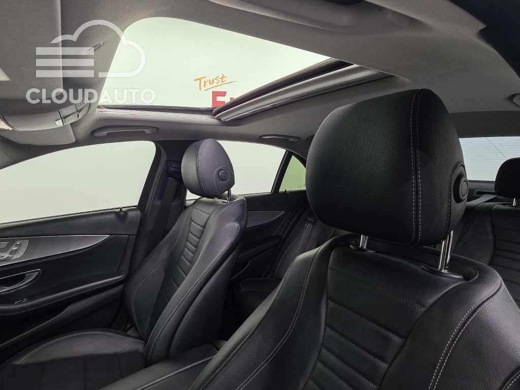 2017 Mercedes-Benz E-Class E220d - Image 16