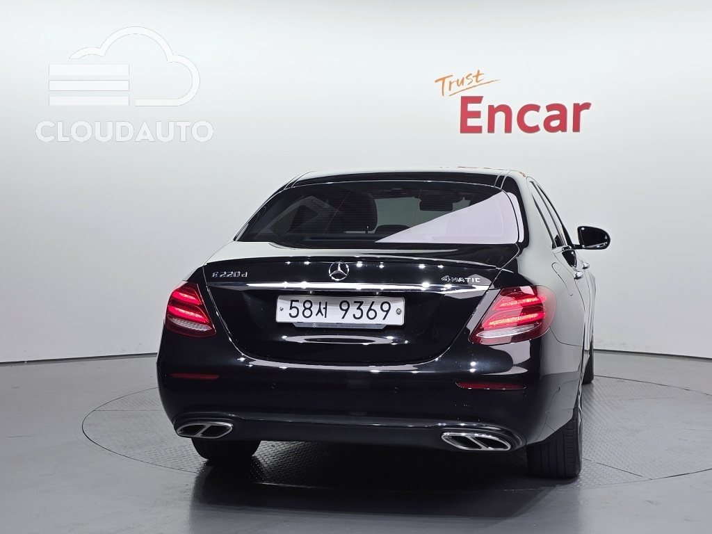 2017 Mercedes-Benz E-Class E220d - Image 4