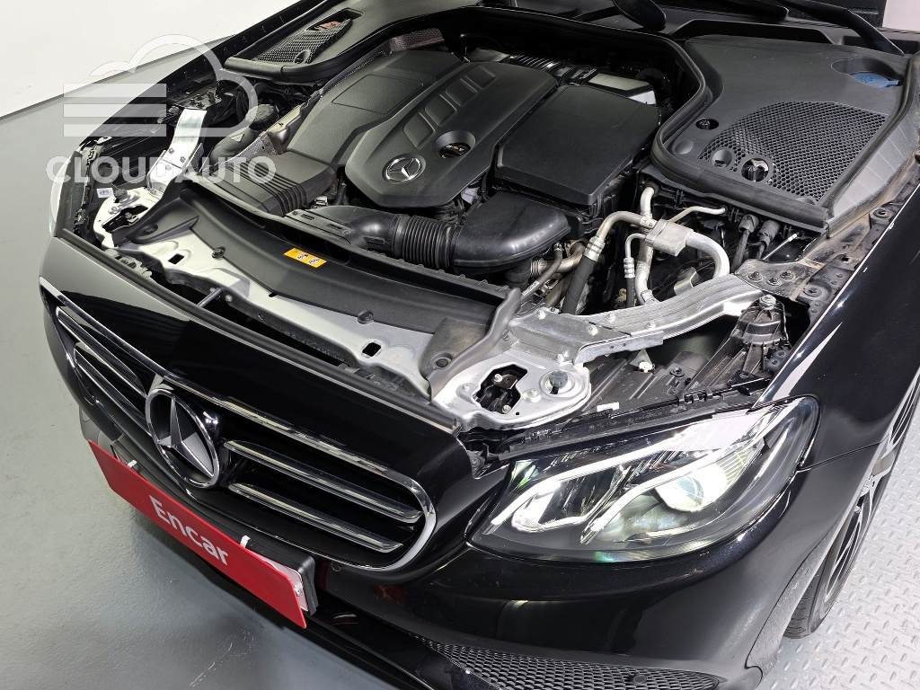 2017 Mercedes-Benz E-Class E220d - Image 6