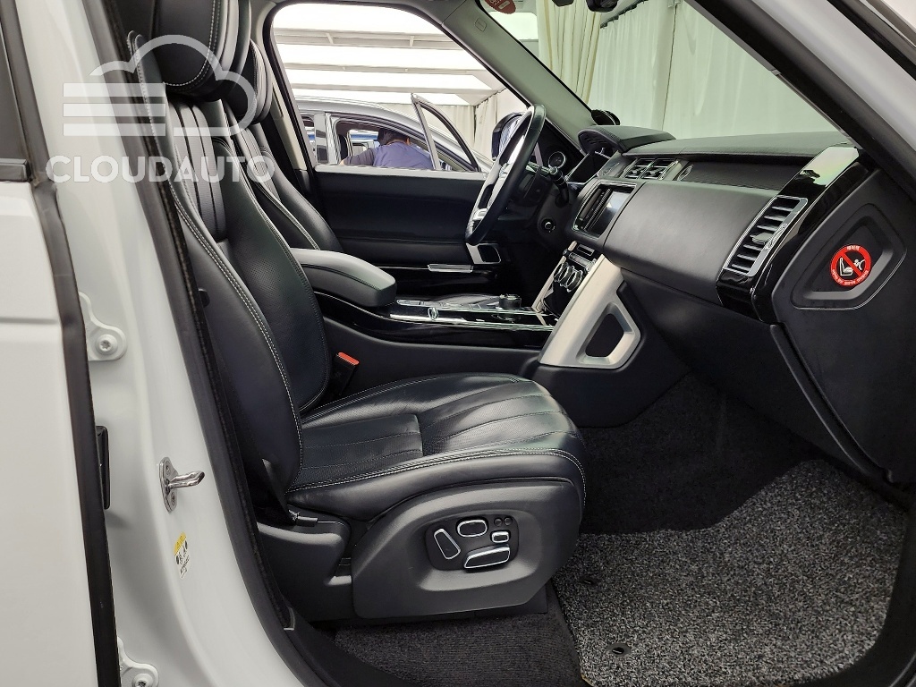 2014 Land Rover Range Rover 4.4 SDV8 Vogue SE Diesel - Image 11