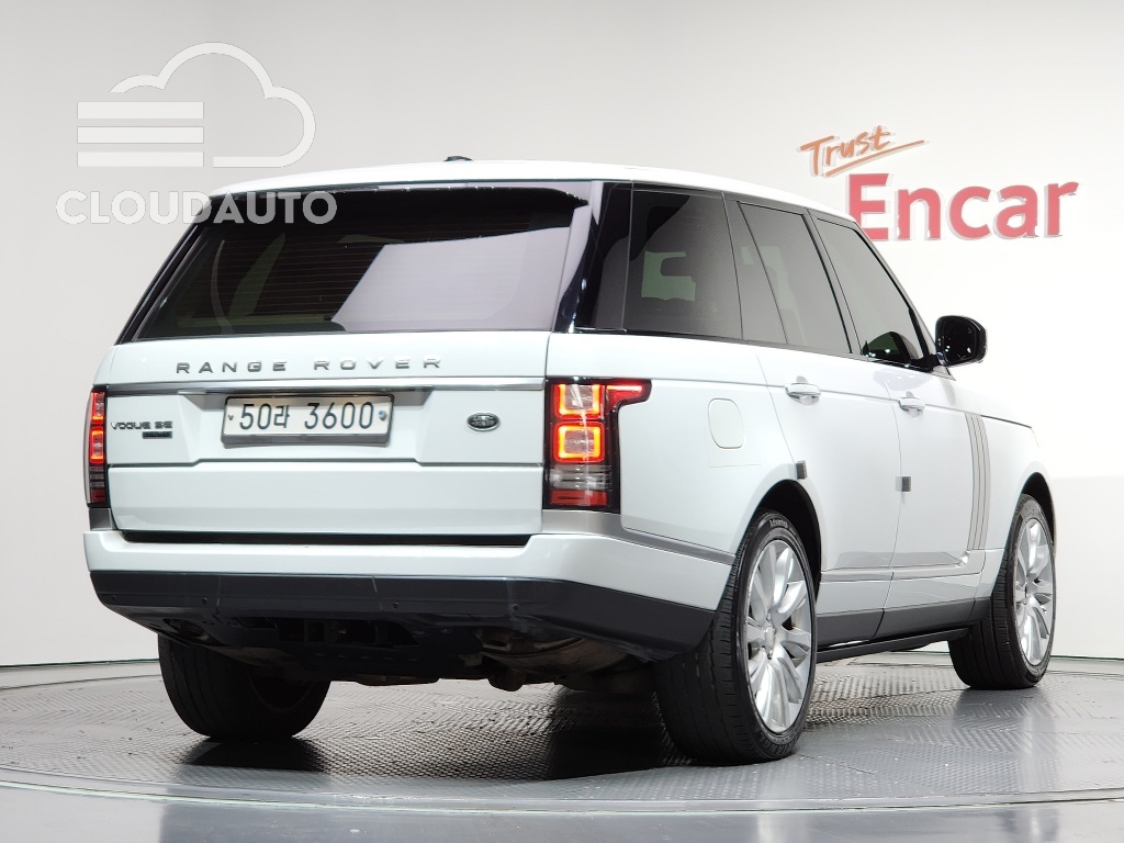 2014 Land Rover Range Rover 4.4 SDV8 Vogue SE Diesel - Image 2
