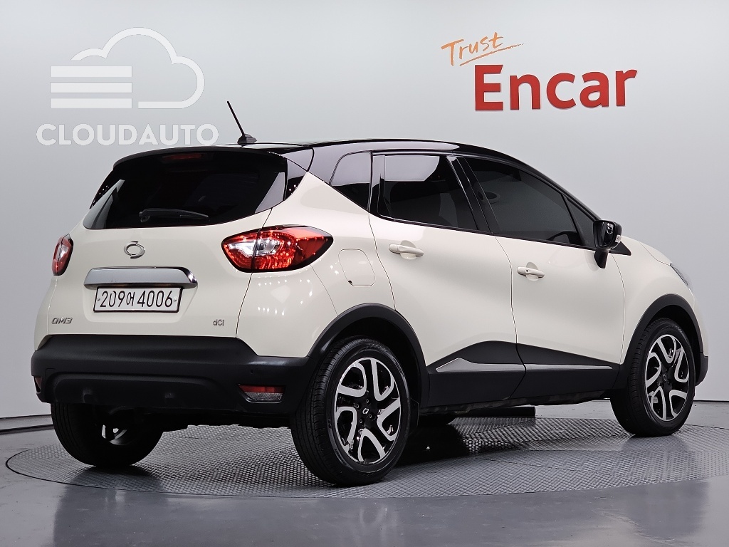 2017 Renault Captur RE - Image 2