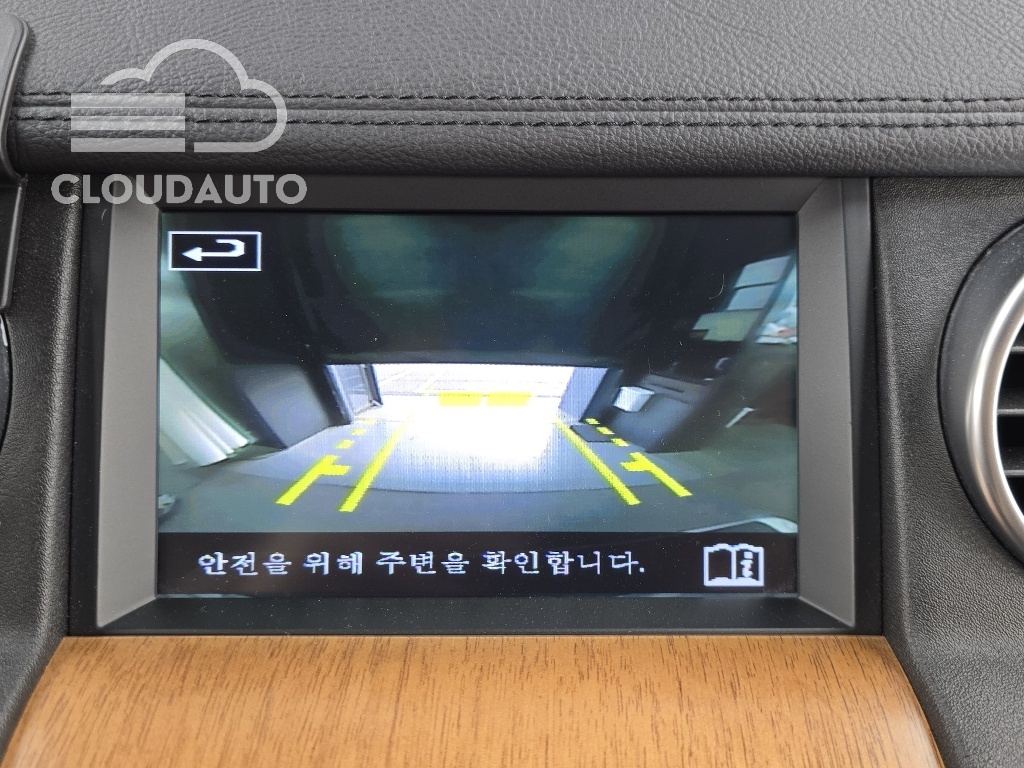 2016 Land Rover Discovery 3.0 SDV6 SE - Image 14