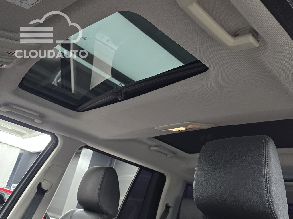 2016 Land Rover Discovery 3.0 SDV6 SE - Image 17