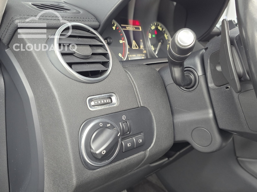 2016 Land Rover Discovery 3.0 SDV6 SE - Image 19