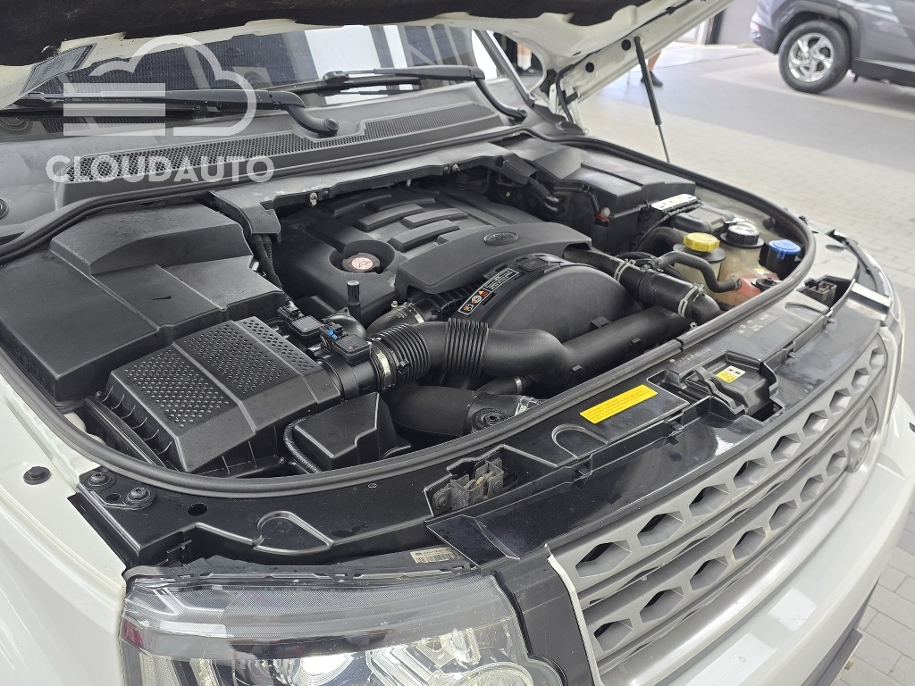 2016 Land Rover Discovery 3.0 SDV6 SE - Image 6