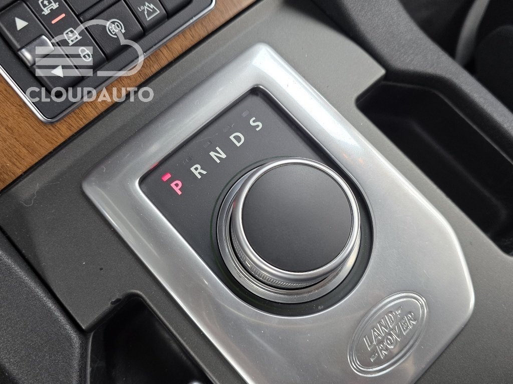 2016 Land Rover Discovery 3.0 SDV6 SE - Image 9