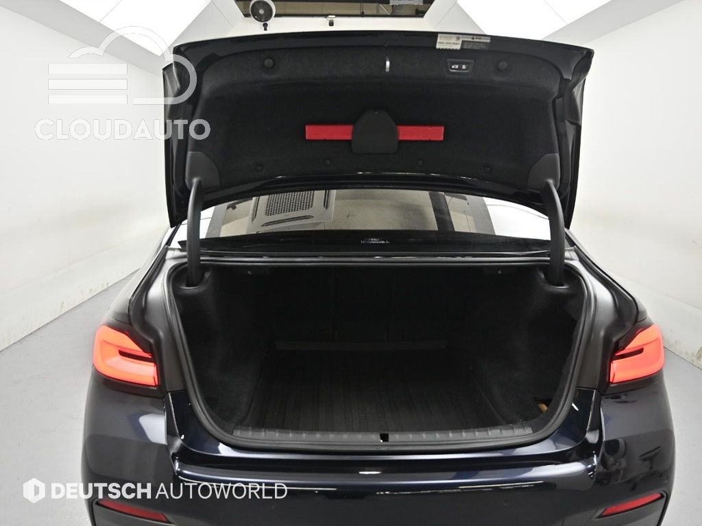 2021 BMW 5 Series 530i M Sports - Image 19