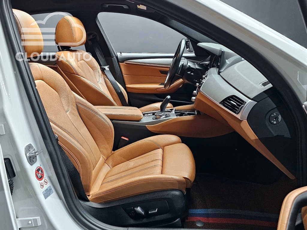 2017 BMW 5 Series 530i xDrive M Sports - Image 11