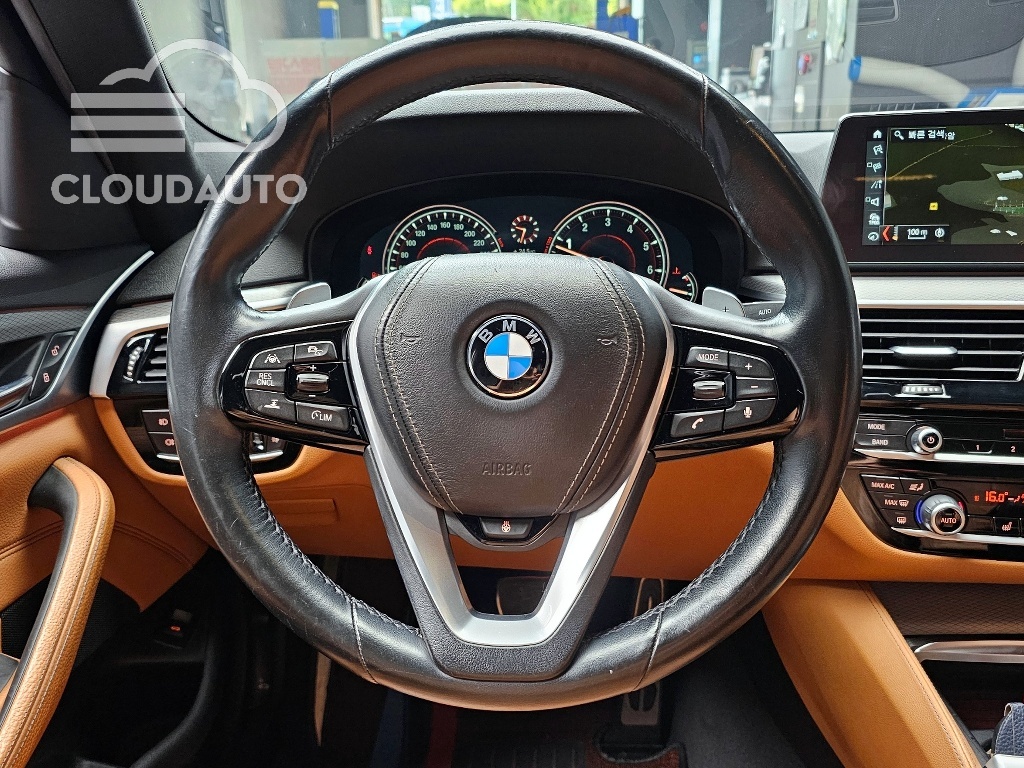 2017 BMW 5 Series 530i xDrive M Sports - Image 13