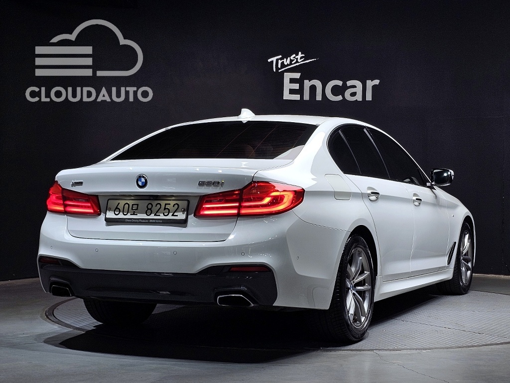 2017 BMW 5 Series 530i xDrive M Sports - Image 2