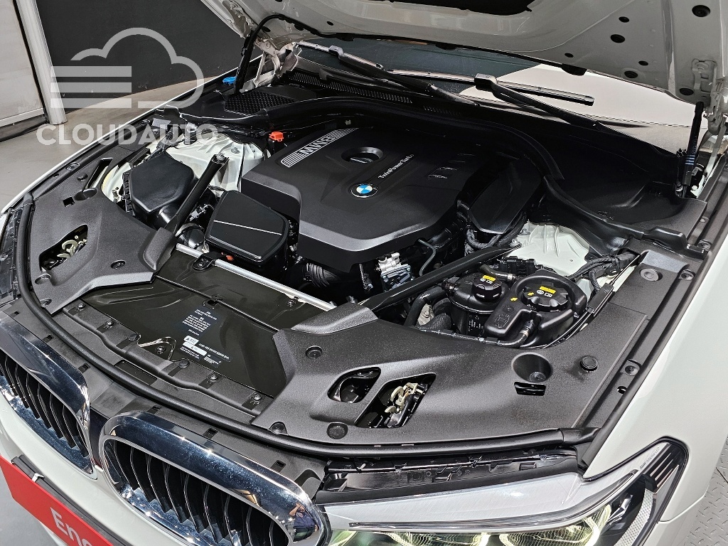 2017 BMW 5 Series 530i xDrive M Sports - Image 6