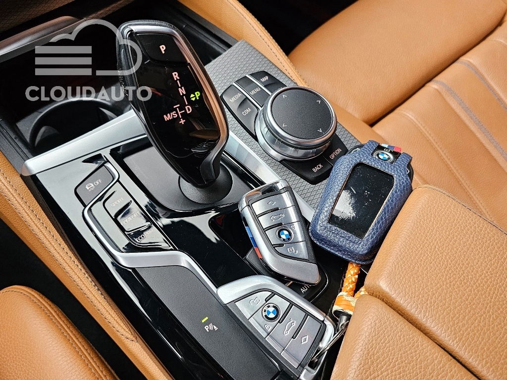 2017 BMW 5 Series 530i xDrive M Sports - Image 9