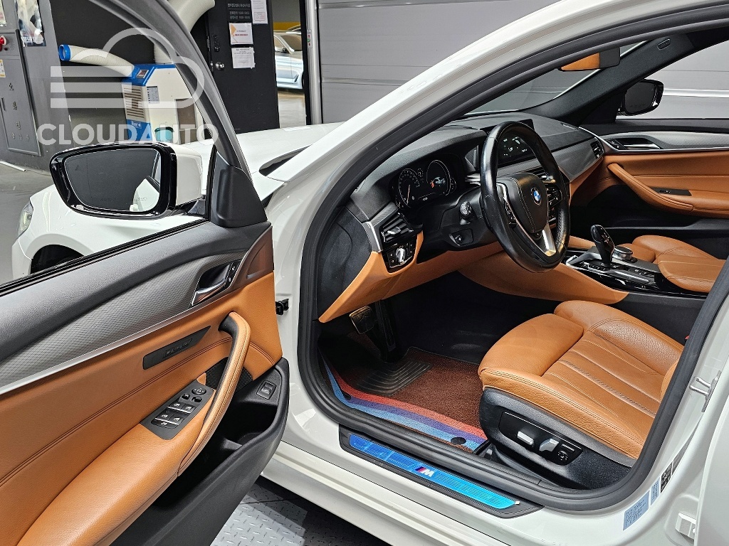 2017 BMW 5 Series 530i xDrive M Sports - Image 10