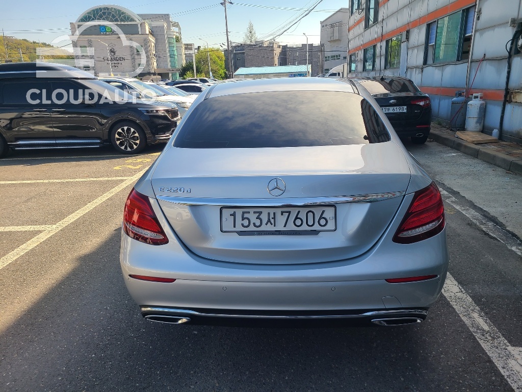 2019 Mercedes-Benz E-Class E220d - Image 6