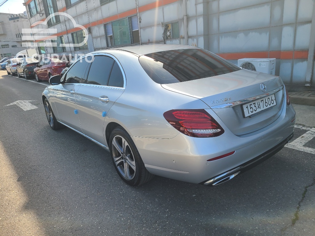 2019 Mercedes-Benz E-Class E220d - Image 8